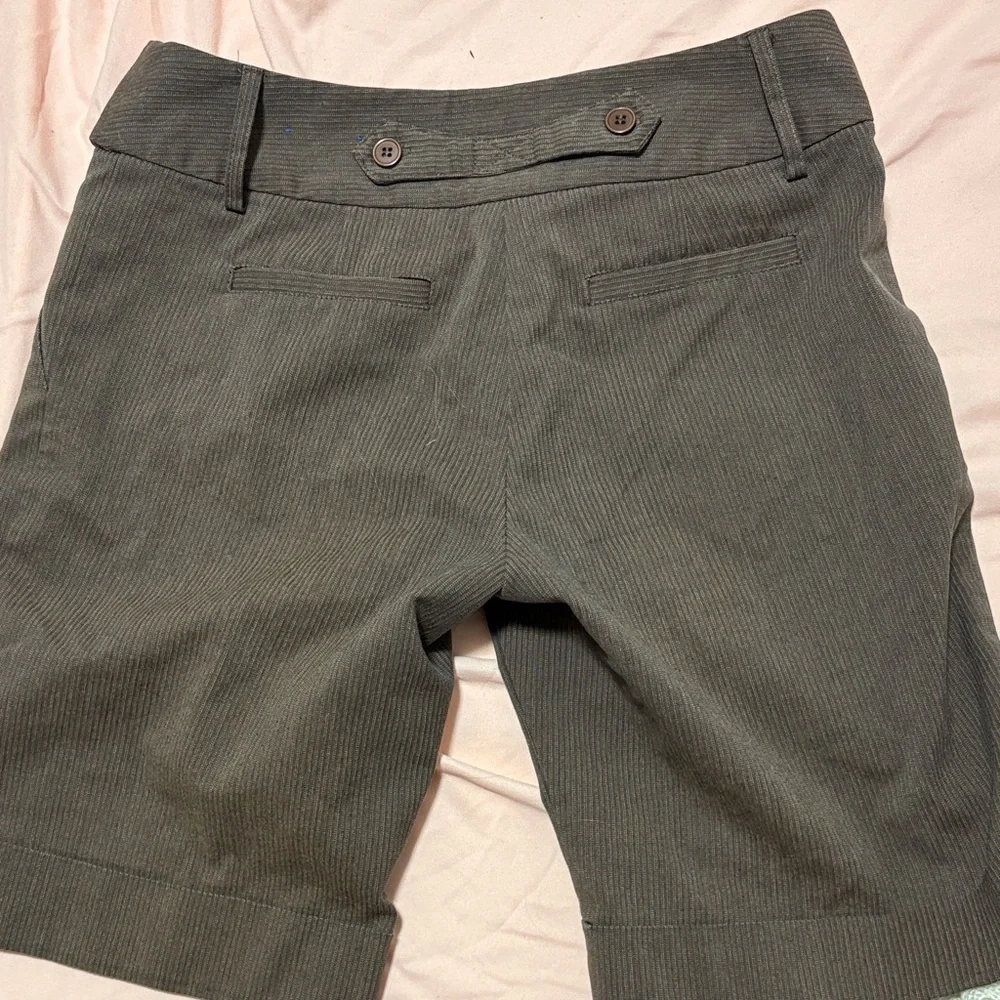 Women's vintage pinstripe shorts size 4 - Picture 2 of 2